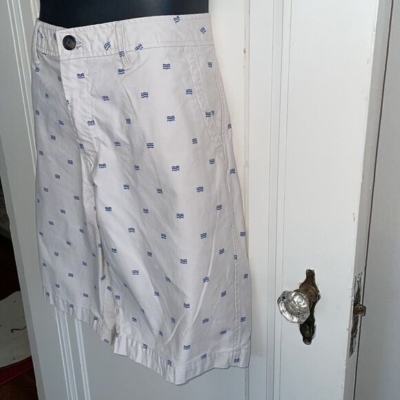 Aeropostale off white flat front cotton shorts with a wave print - Picture 3 of 8